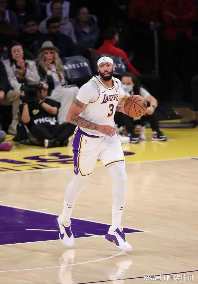 浓眉哥在雄鹿比赛中表现优异,反败为胜引发热议!的简单介绍 浓眉哥在雄鹿比赛中表现优异,反败为胜引发热议!的简单介绍