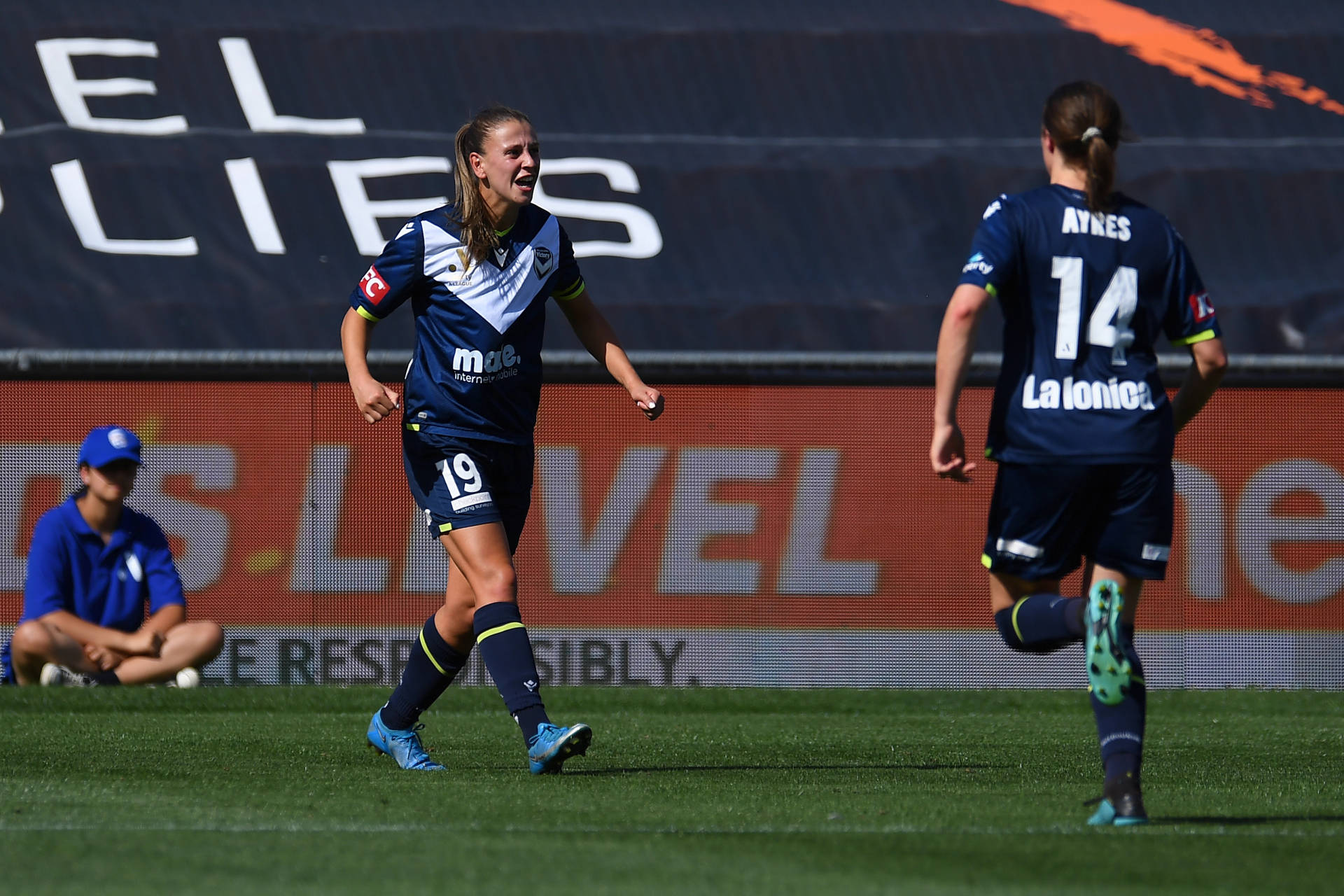 关于澳大利亚队不断突破！，JackeyLove连续二十场比赛得分超过表现优异赢得满堂喝彩的信息