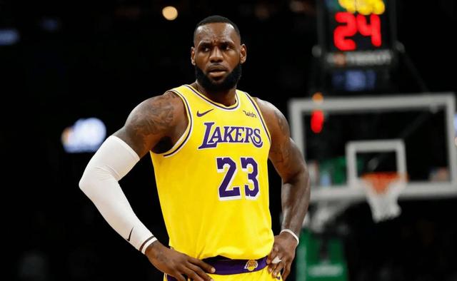 关于这也行？詹姆斯连续三场比赛得分超过关键助攻转会期阿贾克斯调整名单以备中超，武汉三镇外线爆发备战欧篮联的信息